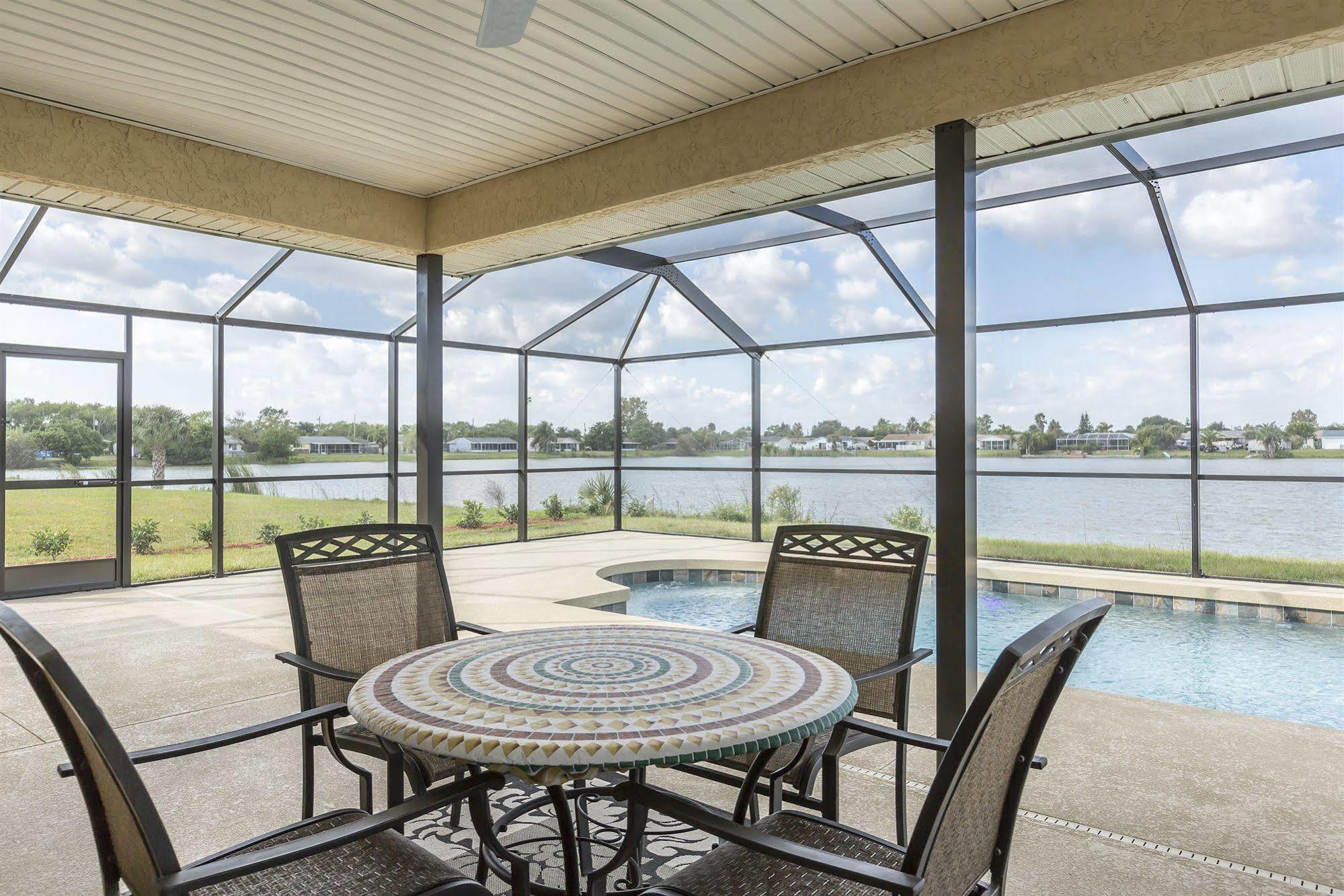 Lilsis By The Lake Port Charlotte Exterior foto